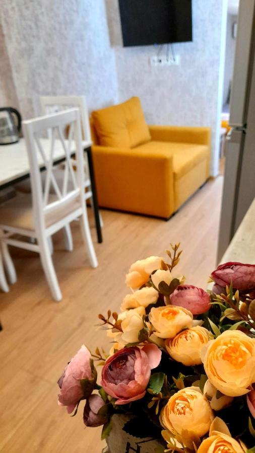 Yellow Apartment Tbilisi Exterior photo